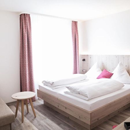 Hotel Neuenburger Hof نوينبورغ أم راين المظهر الخارجي الصورة