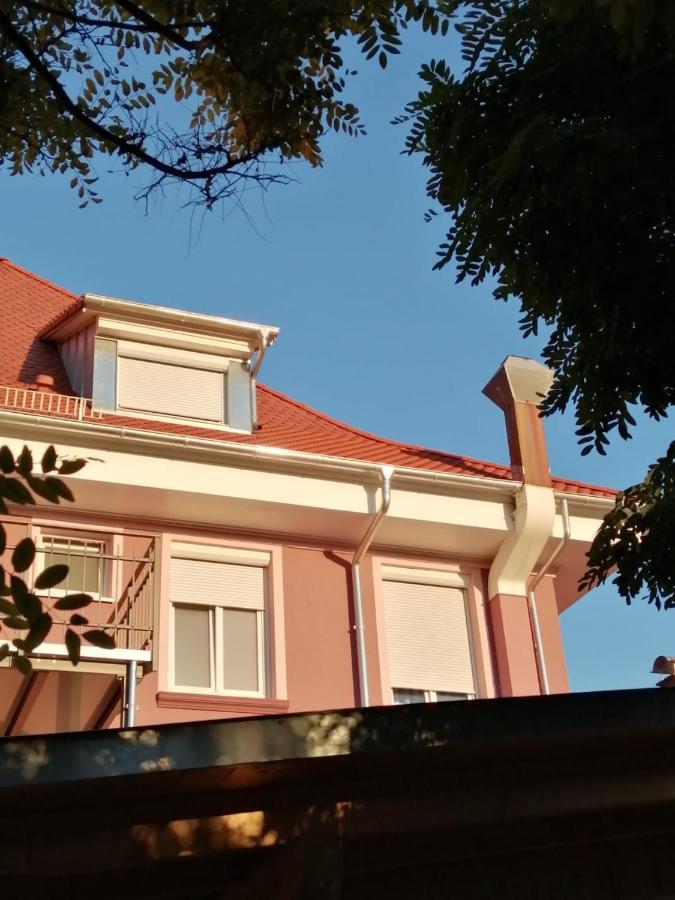 Hotel Neuenburger Hof نوينبورغ أم راين المظهر الخارجي الصورة