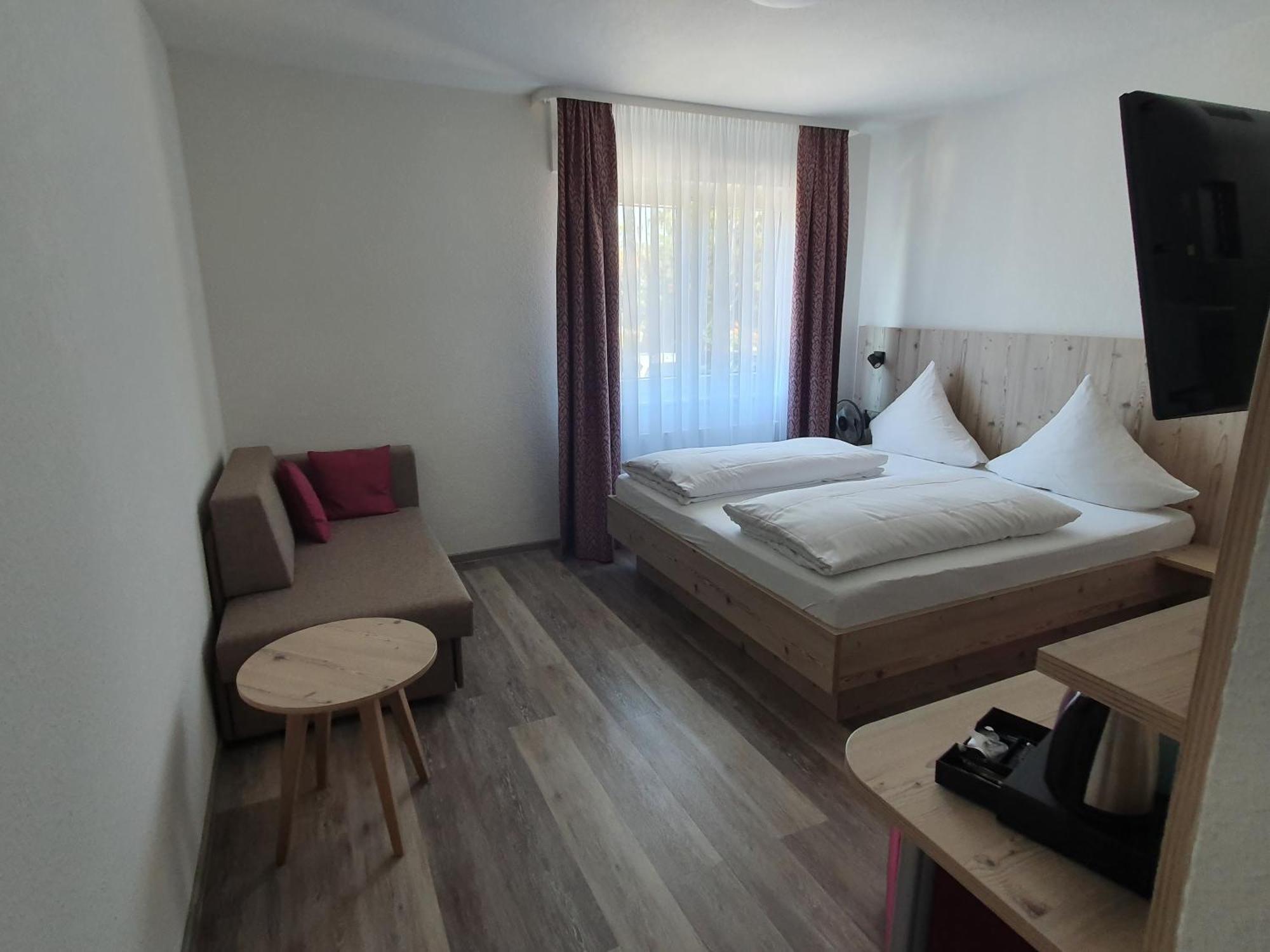 Hotel Neuenburger Hof نوينبورغ أم راين المظهر الخارجي الصورة