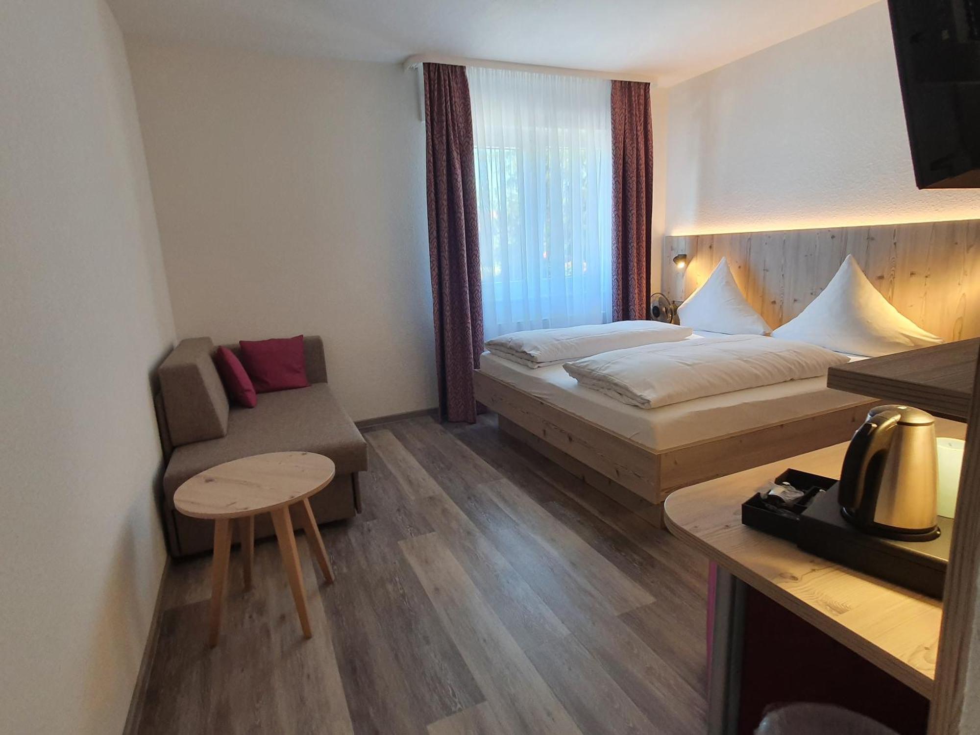 Hotel Neuenburger Hof نوينبورغ أم راين المظهر الخارجي الصورة